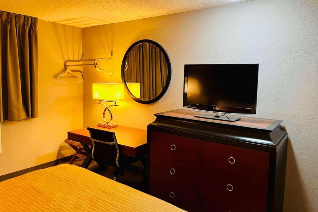 Hotel Super 8 By Wyndham Benton Harbor St Joseph Exterior foto